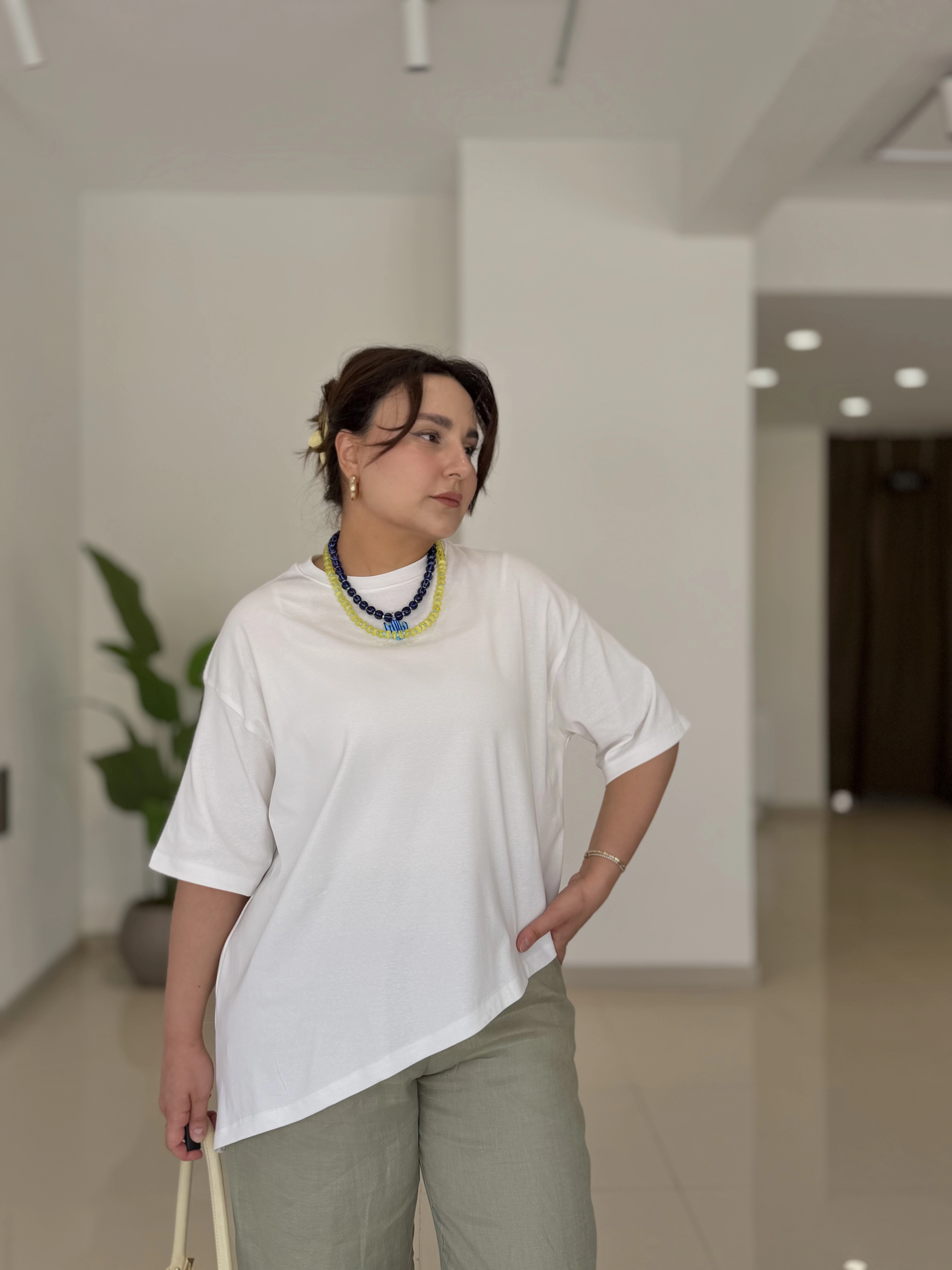ASİMETRİK KESİM KISA KOLLU BLUZ -BEYAZ