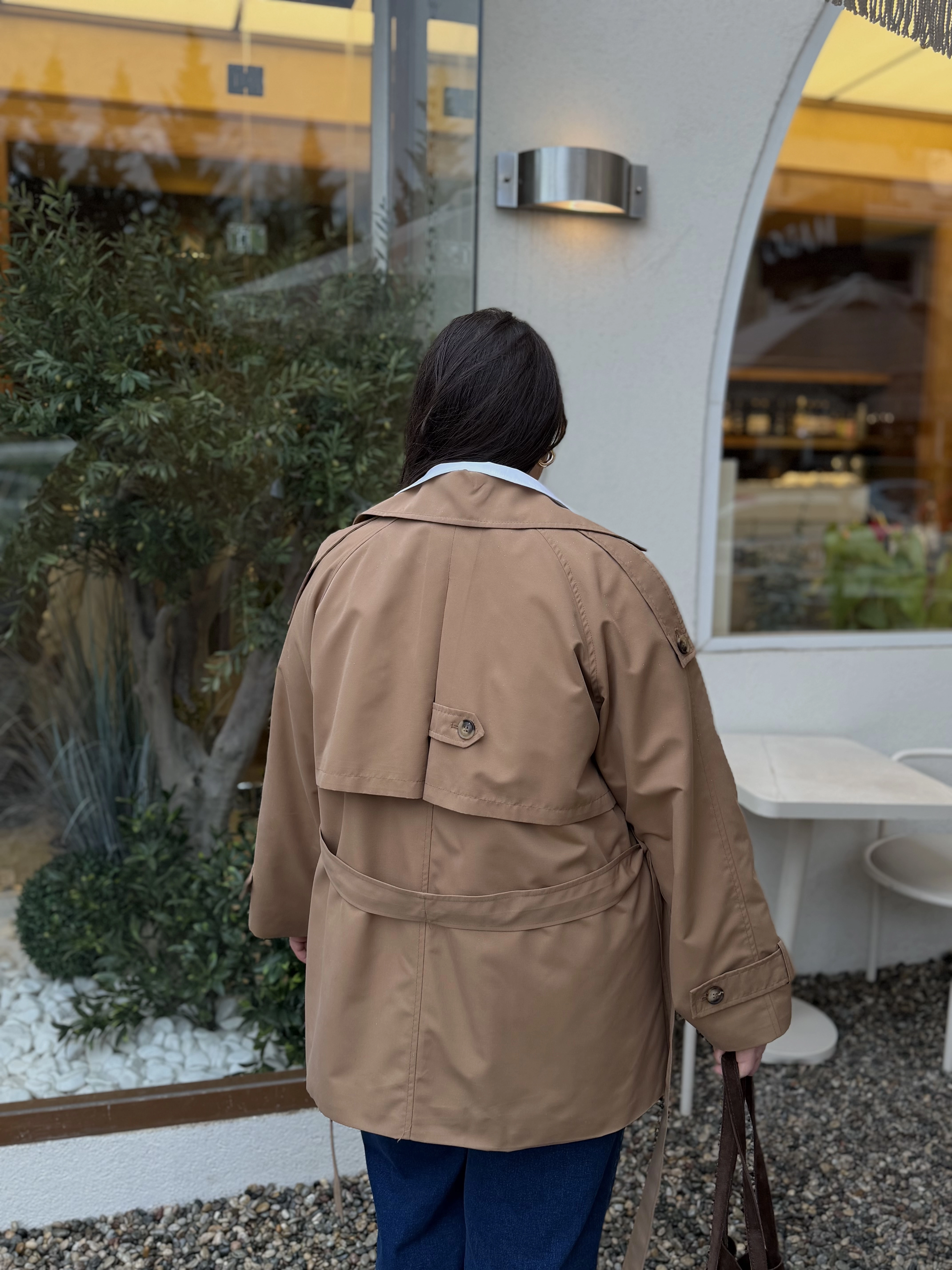 APOLET DETAYLI KISA TRENÇKOT - CAMEL