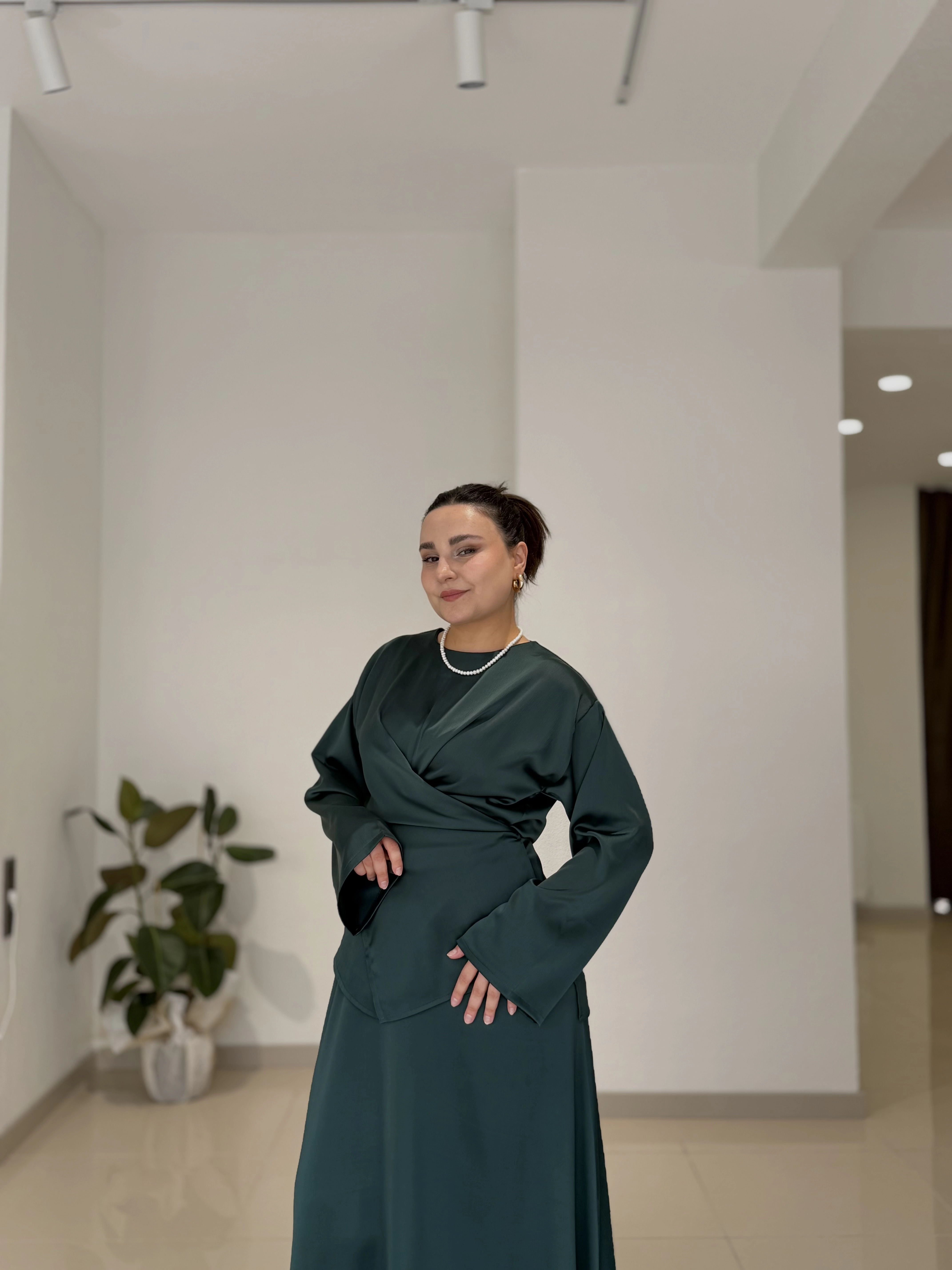 2’Lİ ZARA SATEN ÇAPRAZ BAĞLAMALI ETEKLİ ABİYE TAKIM - ZÜMRÜT