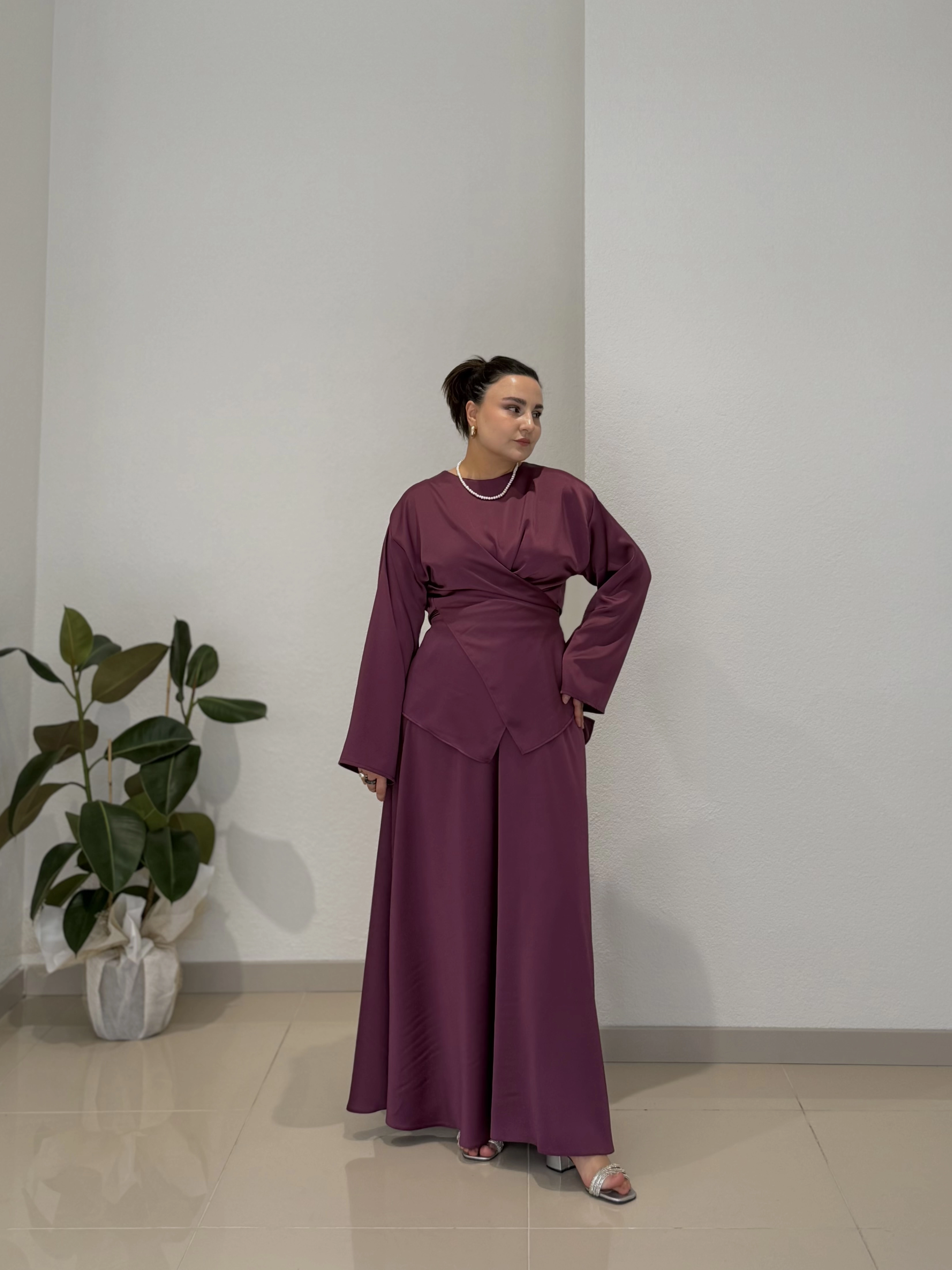 2’Lİ ZARA SATEN ÇAPRAZ BAĞLAMALI ETEKLİ ABİYE TAKIM - MÜRDÜM 