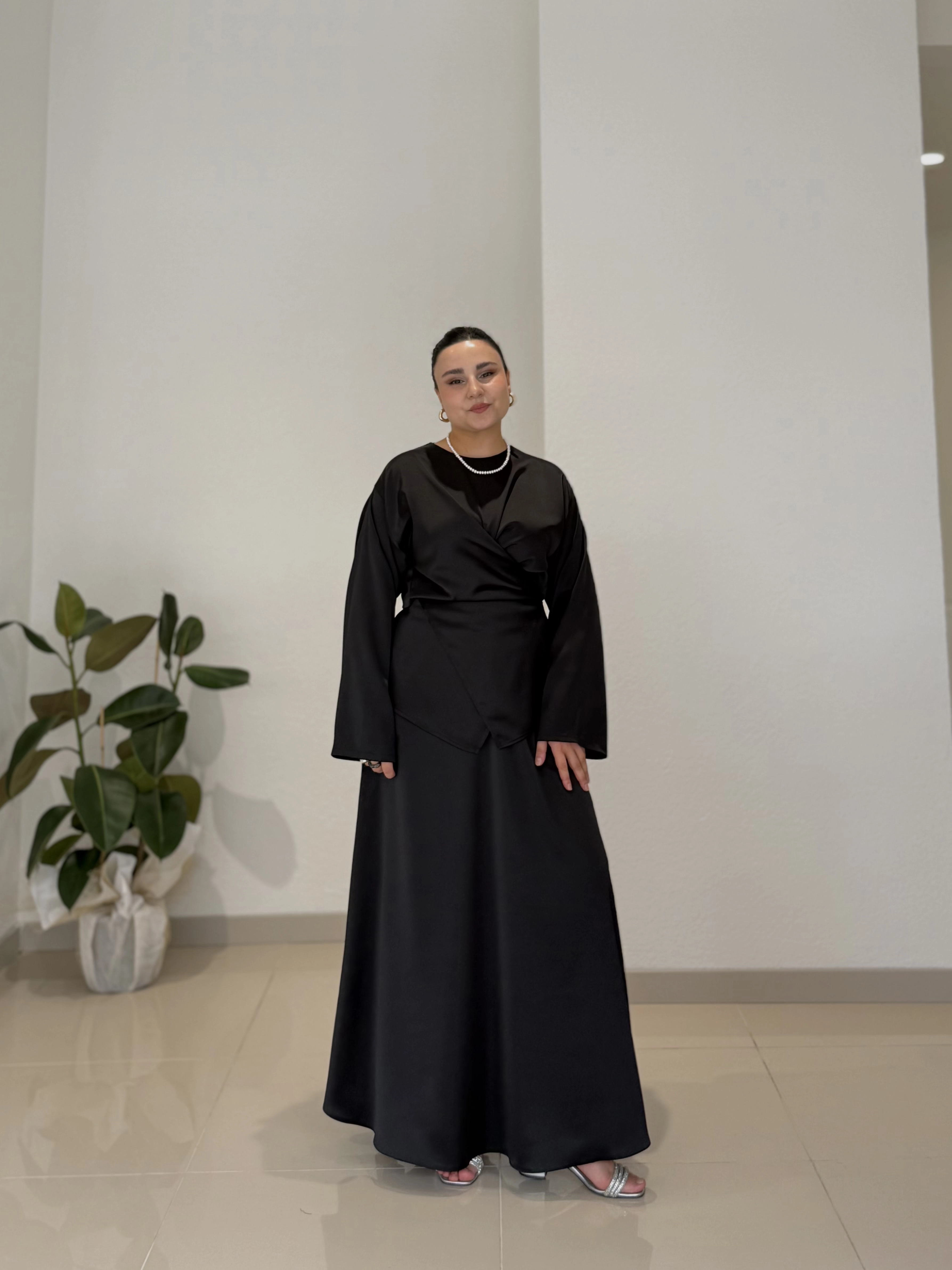 2’Lİ ZARA SATEN ÇAPRAZ BAĞLAMALI ETEKLİ ABİYE TAKIM - ZÜMRÜT