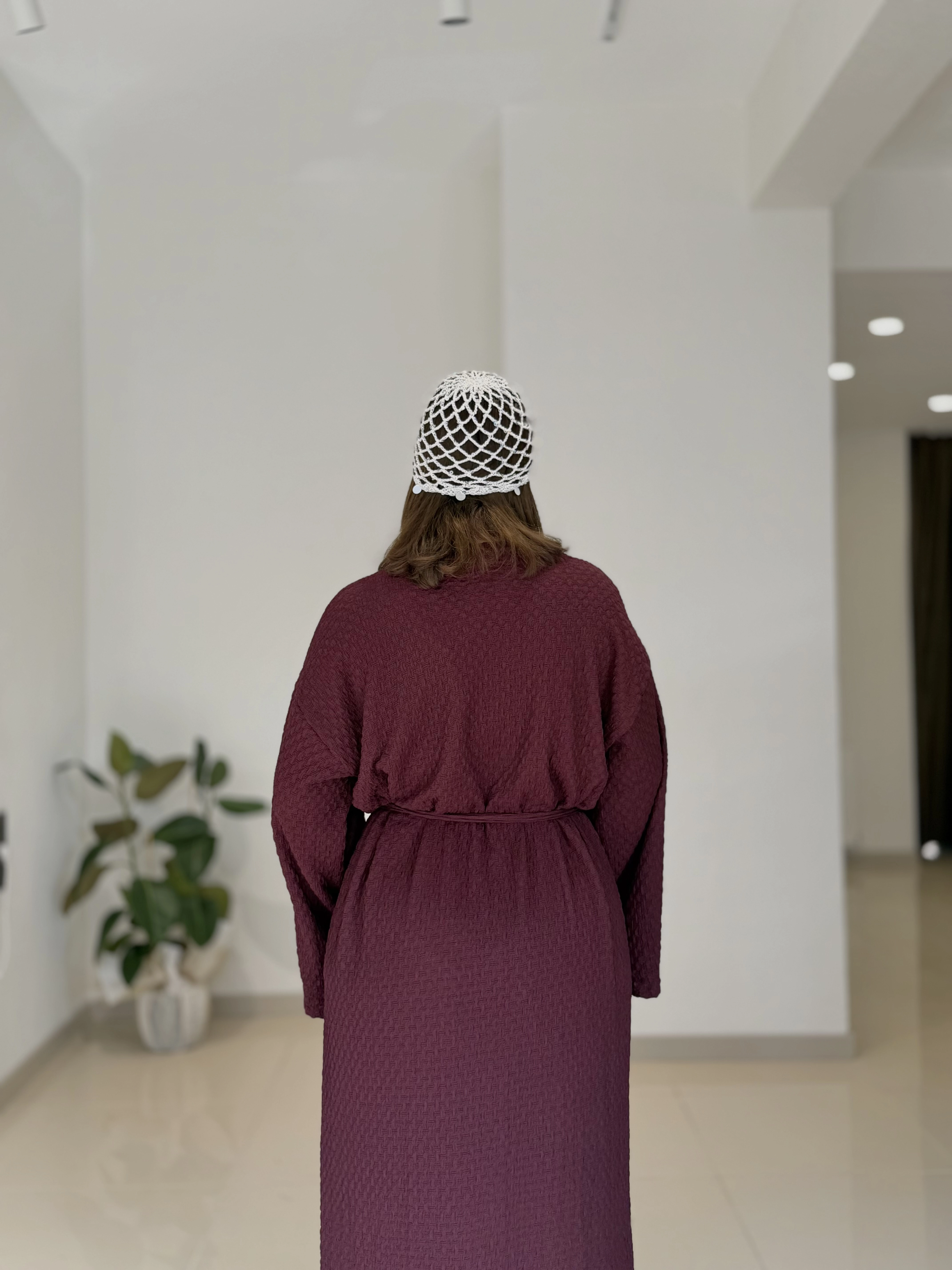 DOKULU KEMERLİ UZUN SALAŞ ELBİSE - MÜRDÜM