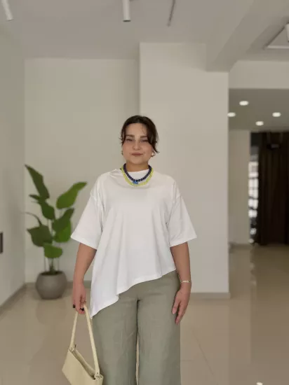ASİMETRİK KESİM KISA KOLLU BLUZ- BEYAZ