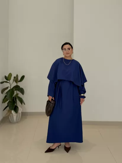 PELERİNLİ KEMERLİ KREP ELBİSE